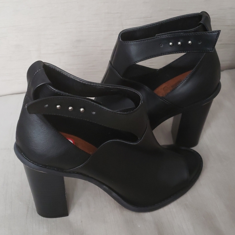 Crown Vintage Black Booties - Picture 7 of 7